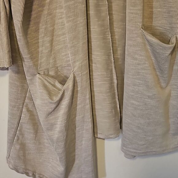 Donni NWT OS Grey Pinstripe Open Lightweight Coverup Cardigan with Pockets - Picture 6 of 8